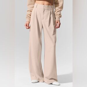 ALO High-Waist Dreamscape Trouser in Macadamia- NWT- Size medium Long